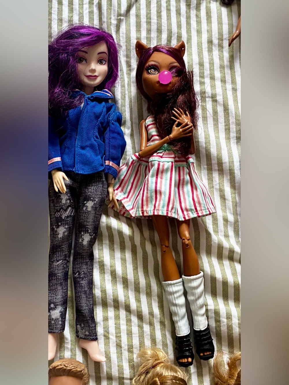 Clawdeen wolf from Monster High series - complete with bubble gum